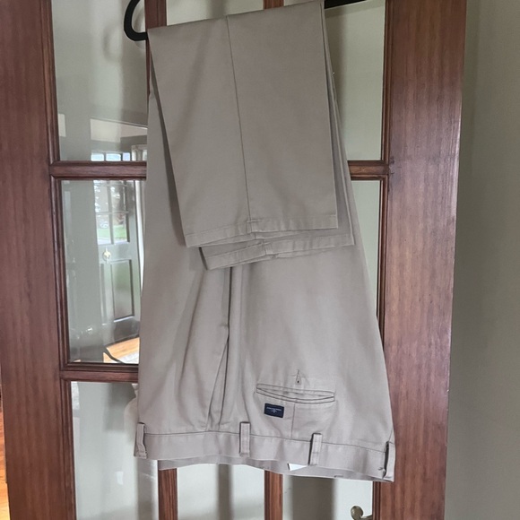 Mens docker, size 40x 32 khaki , like new!no pleat - Picture 2 of 4